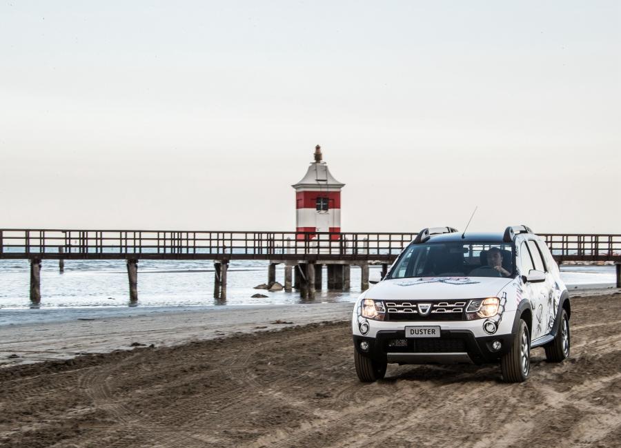  Dacia Duster Strongman 2017 года  (фото 17 из 30)